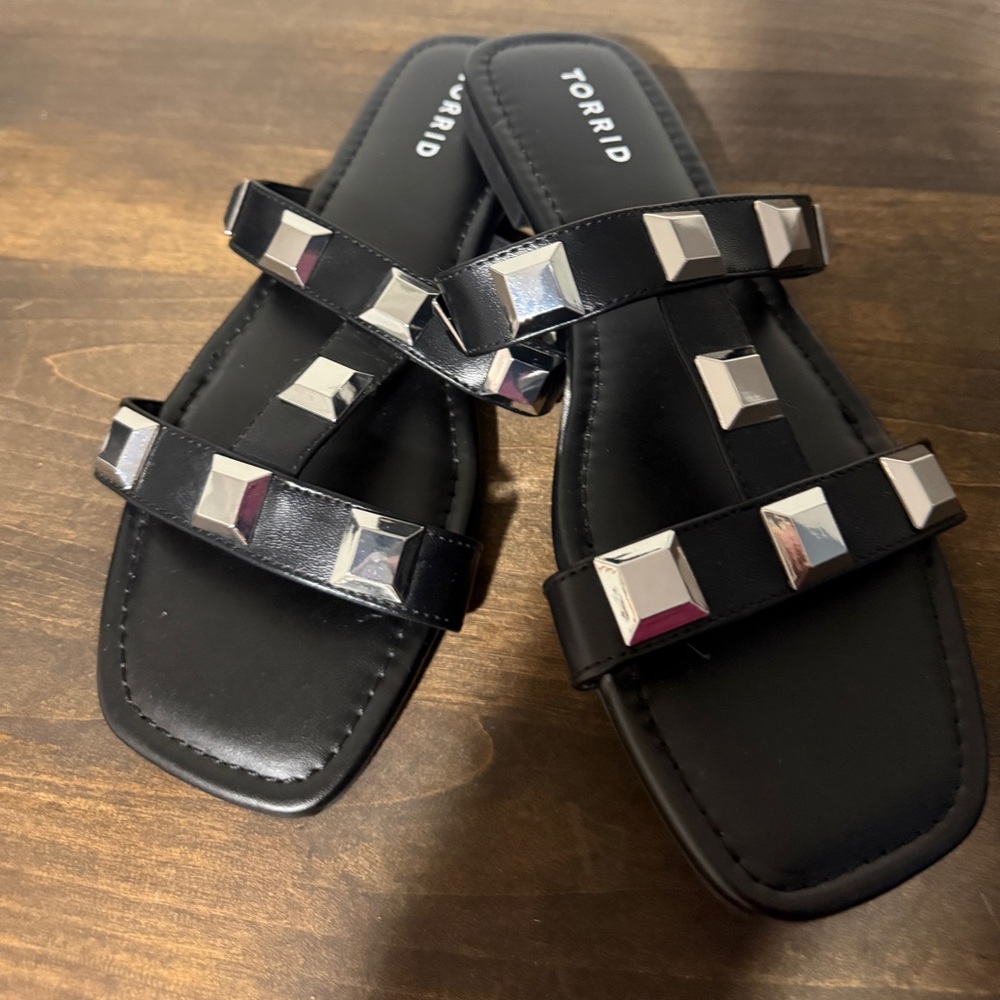 Torrid Black Studded Slide Sandals – Women’s 8.5 Wide Width